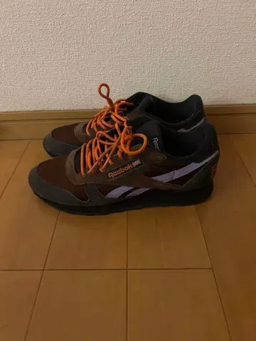 리복 BOTT 스니커즈