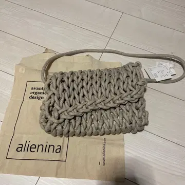 아리에니나 핸드백