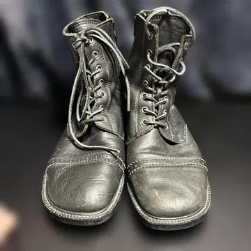 블랙 가죽 레이스업 부츠