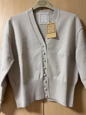 BEARDSLEY/비어즐리 * 펄 버튼 가디건