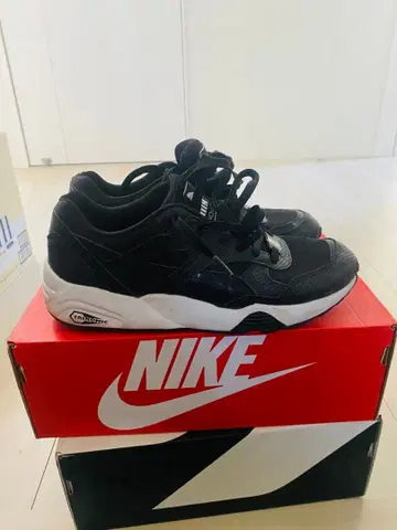 PUMA 블랙 스니커즈