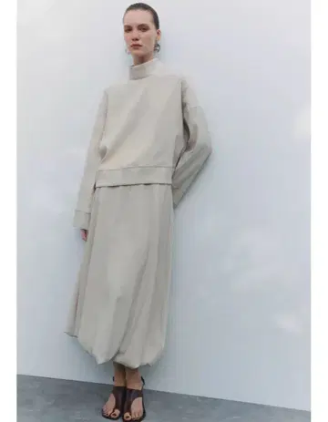 ZARA 셋업 하이넥 티셔츠 & 벌룬 스커트 에크루