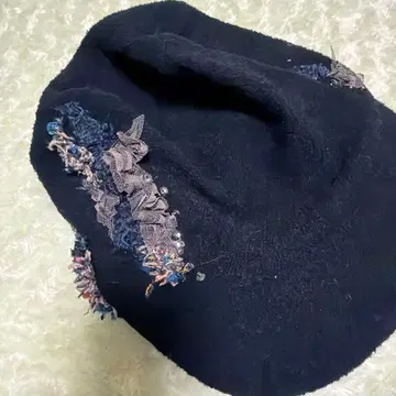 아나스타샤 블랙 니트 모자 프릴 장식