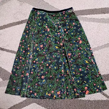 새상품급 [ mina perhonen ] 플라워 프린트 스커트