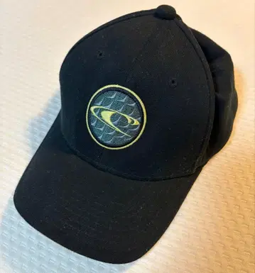 O'NEILL 블랙 캡 로고 자수