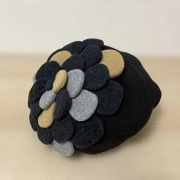 베레모 꽃 모티브