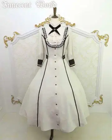 이노와 플뢰르 버슬 드레스