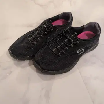 새상품급 스케쳐스 여성용 메모리폼 릴랙스핏 23.5 블랙