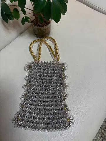 비즈 핸드백 투명 골드 컬러