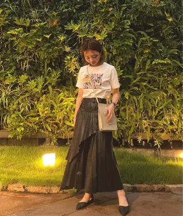 UNITED TOKYO 브라이트 가죽 플리츠 스커트