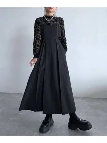 HARE 컷 아웃 점프 스커트