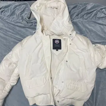 Canada Goose 화이트 다운 자켓 M 사이즈