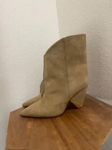 새상품 H&M 베이지 숏부츠 사이즈 40