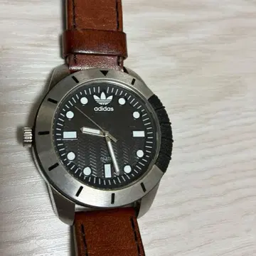 adidas 아날로그 손목시계 블랙/브라운