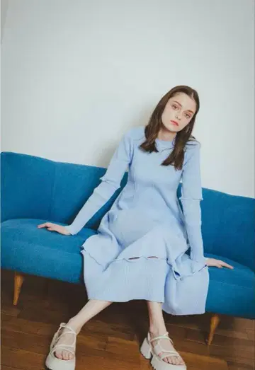 pinue 슬릿 플레어 니트 원피스