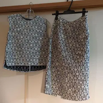 오페이크.클립 슬리브리스 스커트 셋업 블랙 화이트