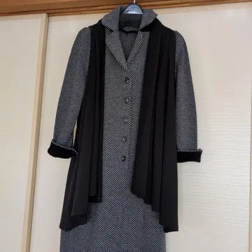 디노스 무릎 기장 원피스 그레이 블랙