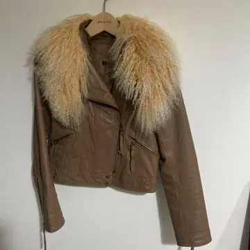 퍼 달린 가죽 숏 자켓