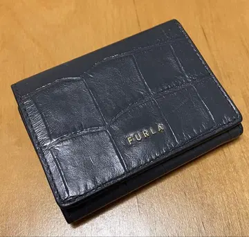 FURLA 훌라 3단 폴더형 지갑 악어 엠보싱 그레이 계열