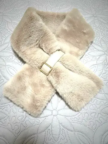 [ 미사용 ] 기모 퍼 티펫 골드 금장 장식 벨트 라이트 베이지