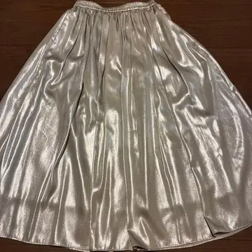 새상품급 골드 플레어 스커트