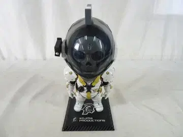 점토색 점보 루덴스 피규어