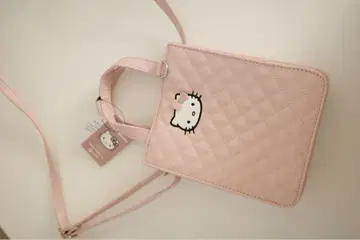 새상품! lowrys farm HELLO KITTY 퀼팅 miniBAG