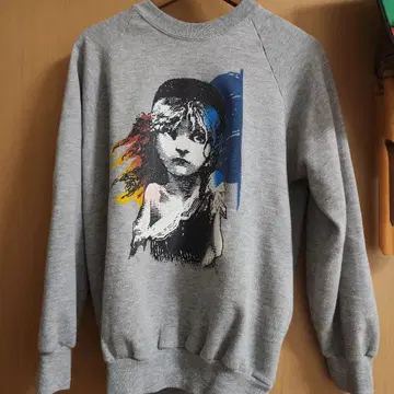 레 미제라블 아트 프린트 맨투맨