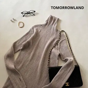 b1881 투모로우랜드 우스터티드 울 리브 하이넥 니트 원피스