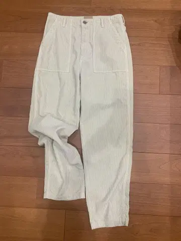 THESHISHIKUI 코듀로이 화이트 팬츠