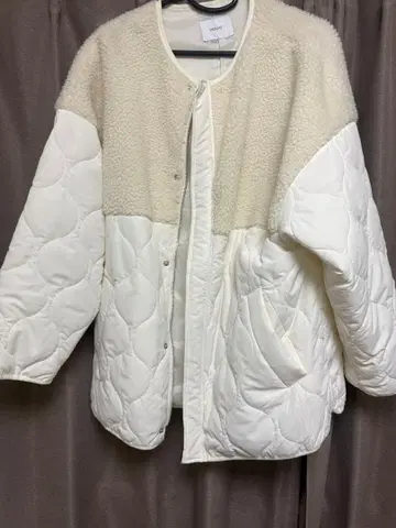 DISCOAT 화이트 퀼팅 자켓 L 사이즈