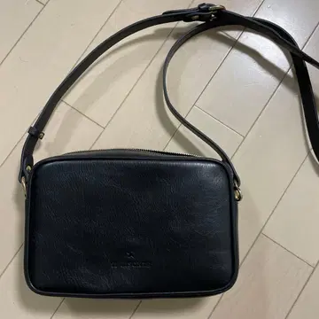 IL BISONTE 블랙 가죽 숄더백