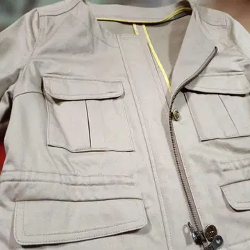 베이지 숏 기장 자켓