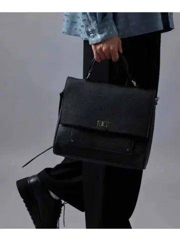 JUNRED 핸들 숄더백 블랙