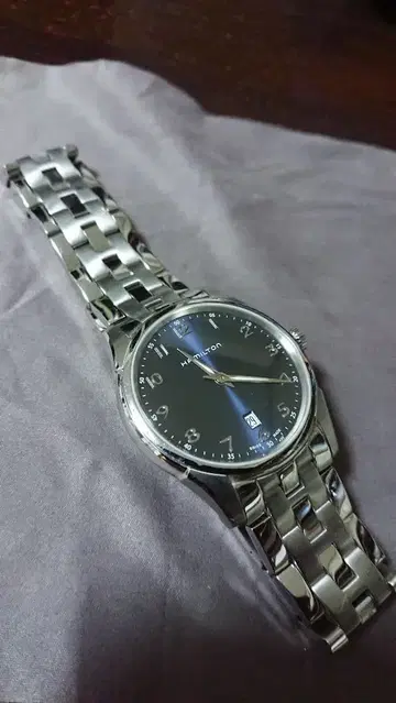 새상품급 해밀턴 재즈 마스터 신라인 쿼츠 H38511133