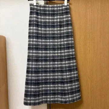 울 혼방 체크 무늬 타이트 스커트 23구 모노톤