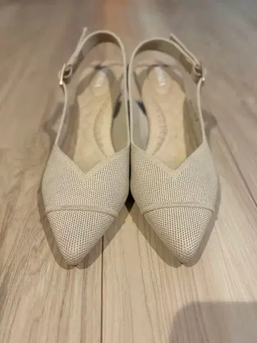 베이지 스틸레토 슬링백 펌프스