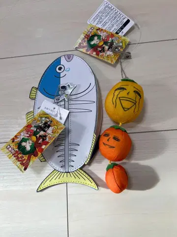 골드 컬러의 갓슈벨 미캉 봉제 인형 키링 파우치 세트