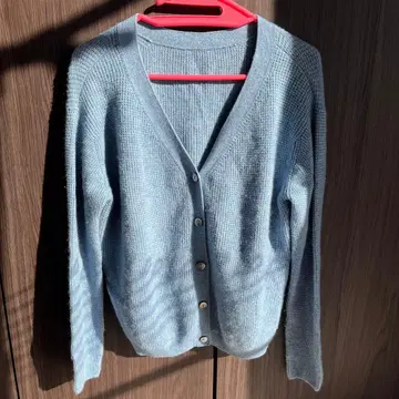 쉽스 스카이블루 V넥 버튼 가디건