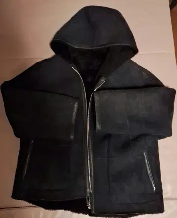 투모로우랜드 리버서블 무스탕 코트