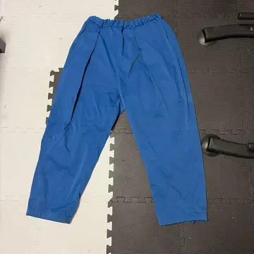 파란 나일론 스트레이트 팬츠