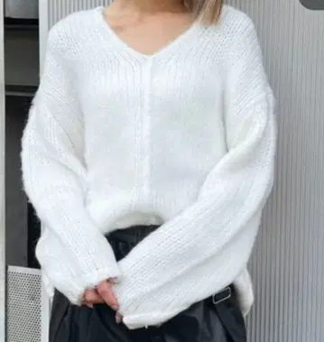EMODA 오버 사이즈 V넥 니트 화이트