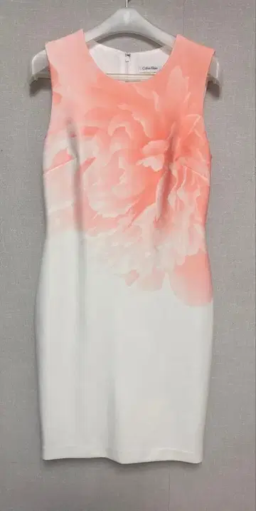 Calvin Klein 플라워 프린트 슬리브리스 원피스