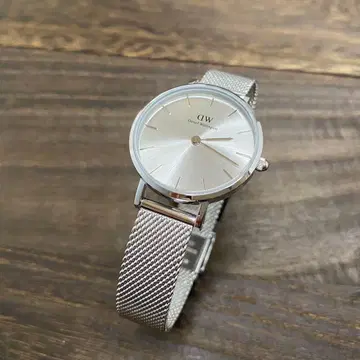 다니엘 웰링턴 실버 메쉬 손목시계 28mm