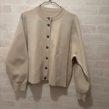 [ 미테 파브리카 ] 크림색 버튼 달린 가디건