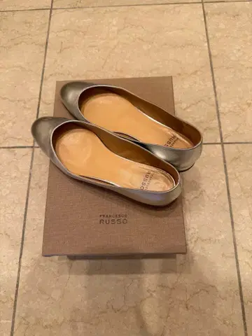 FRANCESCO RUSSO 실버 플랫슈즈 37 사이즈