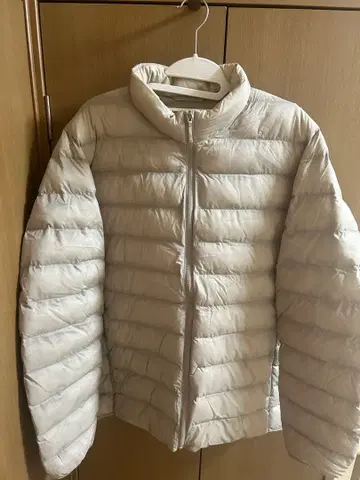 유니클로 퍼프 테크 자켓 베이지 XL 이번 시즌 시착만 한 상품