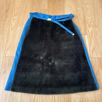 [ 새상품급 ] 디자이너 브랜드 CLEANA 기모 스커트 블루브라운