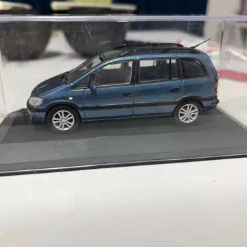 미니 챔피언스 1/43 오펠 자피라