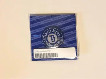 Travis Japan의 travelers 혜택 핀 배지